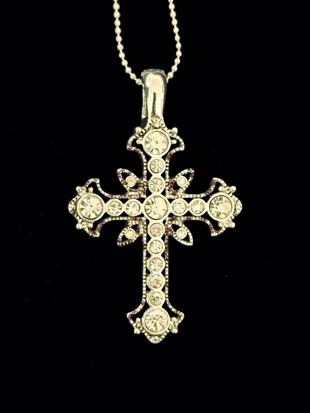Premier Designs Silver Tone Grace Rhinestone Cross Necklace 18-24 Magnet Closure